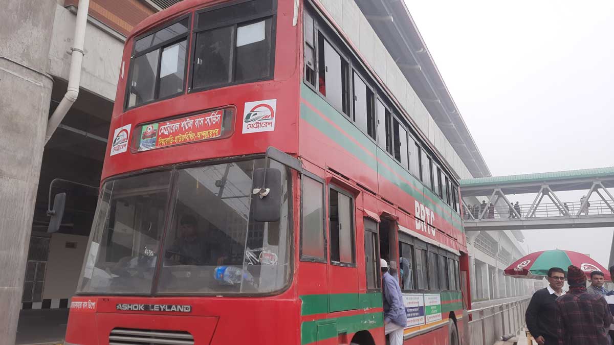 মেট্রোরেলে চড়তে দীর্ঘ লাইন, বাস সার্ভিস চালু