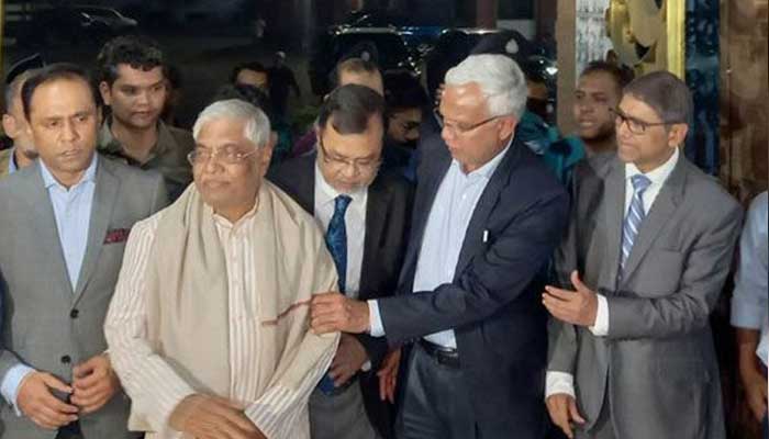 নয়াপল্টনে সমাবেশ: অনড় অবস্থান থেকে সরল বিএনপি