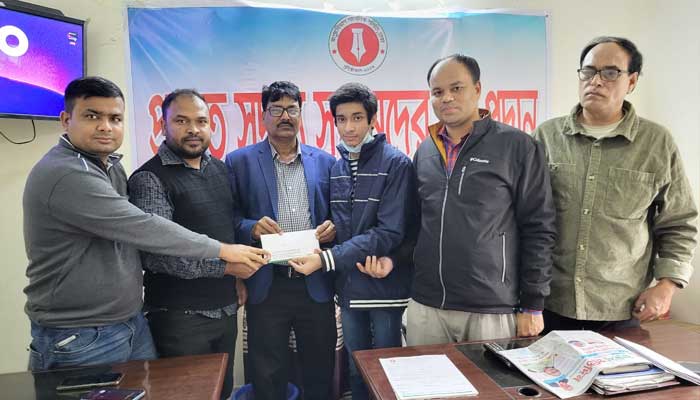 প্রয়াত সদস্য সন্তানদের মাসিক শিক্ষা বৃত্তি প্রদান