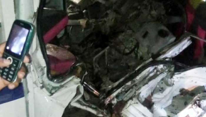 সাভারে লেগুনা-মিনিবাস সংঘর্ষে নিহত ৩