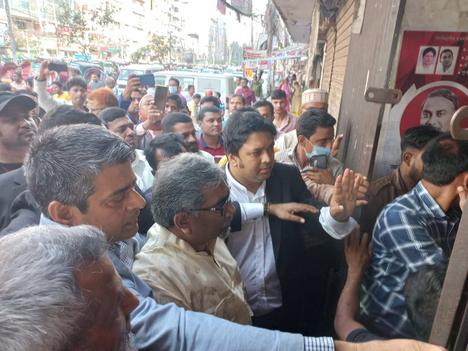 আইনজীবী নিয়ে বিএনপি কার্যালয়ে প্রিন্স