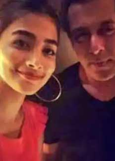 পূজার সঙ্গে প্রেমের গুঞ্জন সালমানের