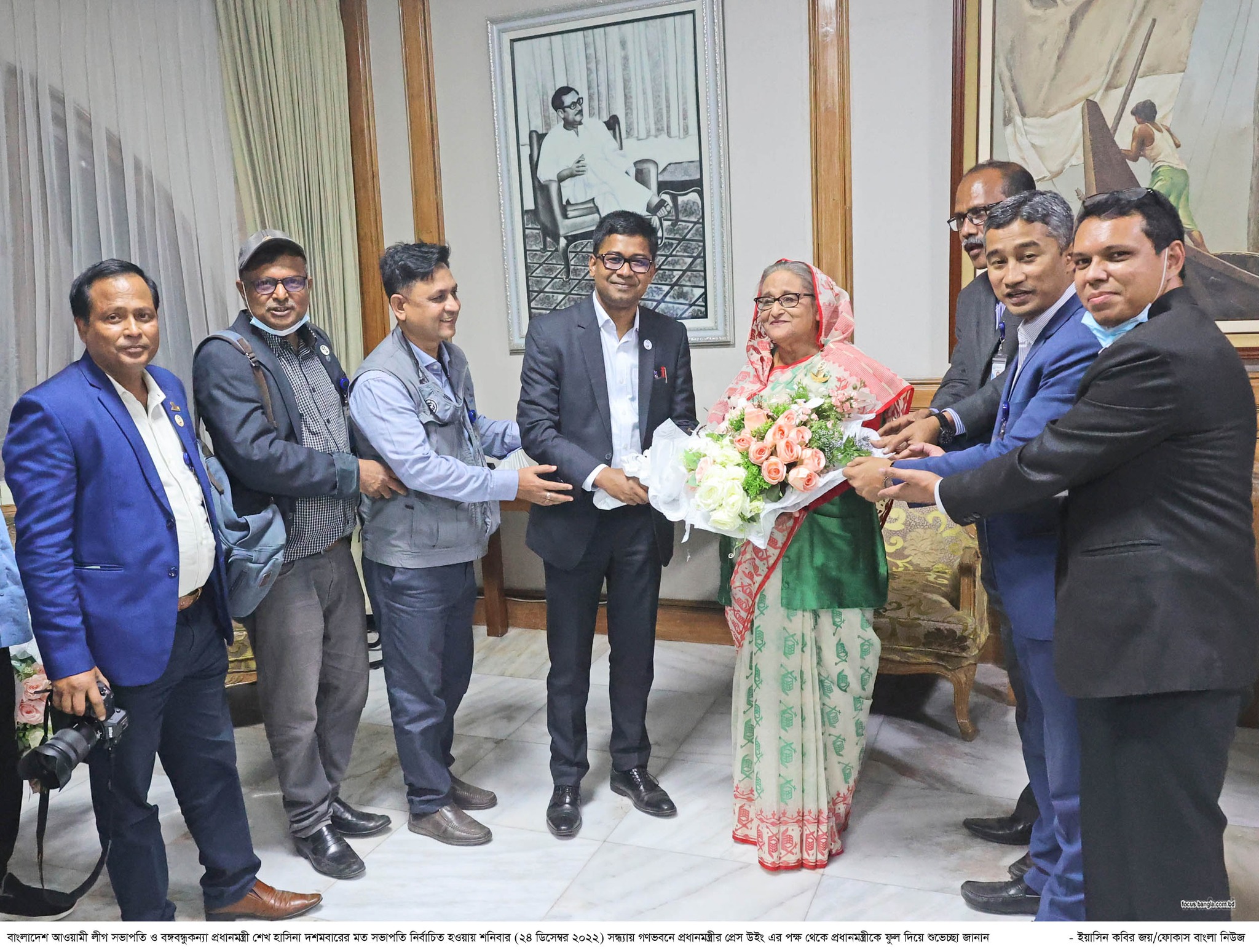 ঘনিষ্ঠদের শুভেচ্ছাসিক্ত প্রধানমন্ত্রী