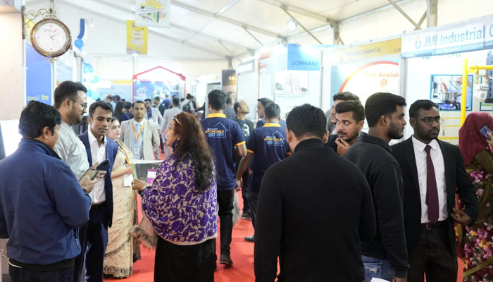 আবাসন মেলার দ্বিতীয় দিনই বেড়েছে দর্শনার্থী, চলছে ছাড়