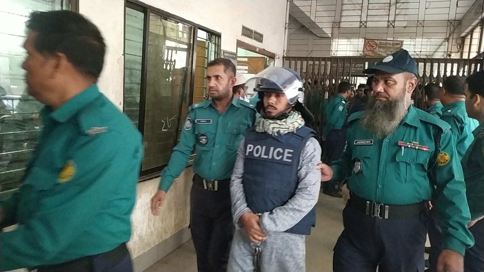 জেলখানায় গোপন অ্যাপসে সাংগঠনিক কার্যক্রম চালায় জঙ্গিরা