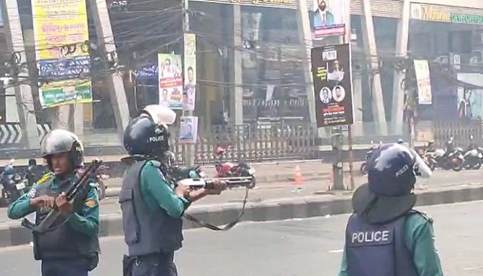 নয়াপল্টনে সংঘর্ষ, যুবক নিহত (ভিডিও)