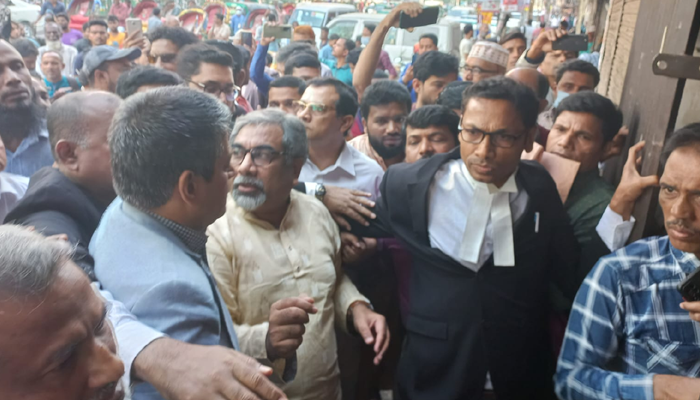 আইনজীবী নিয়ে বিএনপি কার্যালয়ে প্রিন্স