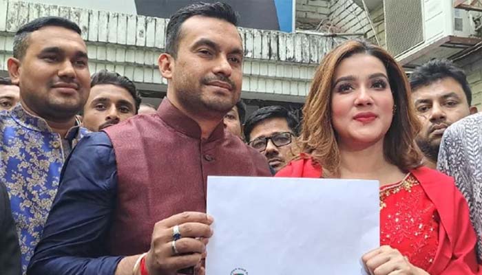 নৌকার মনোনয়ন ফরম কিনলেন মাহি