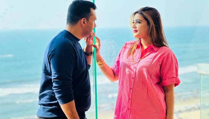 প্রকাশ্যে মাহির বেবিবাম্পের ছবি