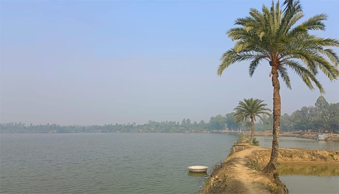 ঐতিহ্য হারাচ্ছে রায়গঞ্জের প্রাচীন জয়সাগর দীঘি