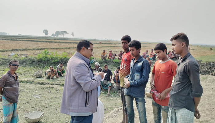 লুটপাটে মুখ থুবড়ে পড়েছে কর্মসৃজন প্রকল্প