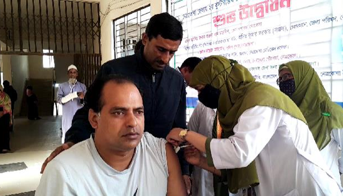 নেত্রকোণায় ৪র্থ ডোজ করোনার টিকা কার্যক্রম শুরু