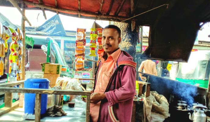চা-চিনিতেই চলছে জীবনের চাকা