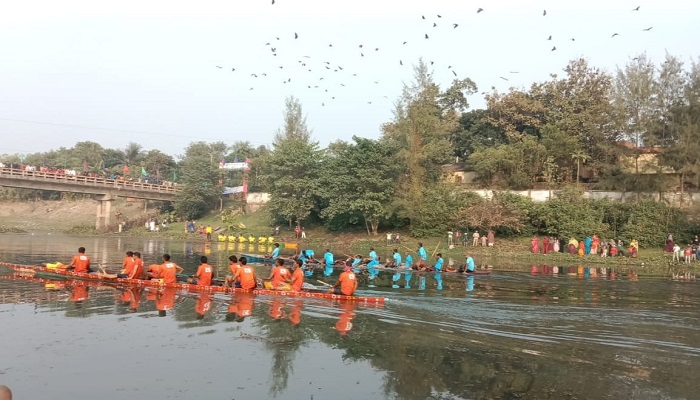 নৌকাবাইচে মাতলো ভৈরব নদ