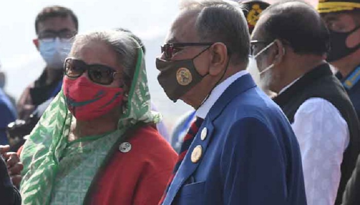 কুচকাওয়াজে যোগ দিয়েছেন রাষ্ট্রপতি ও প্রধানমন্ত্রী