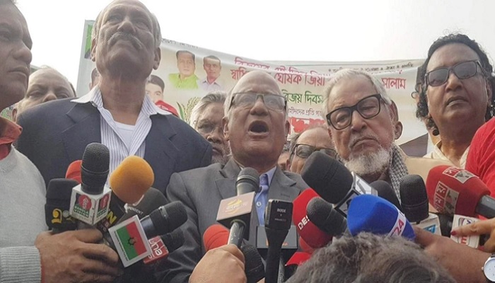 দেশের মানুষ আজ দিশেহারা
