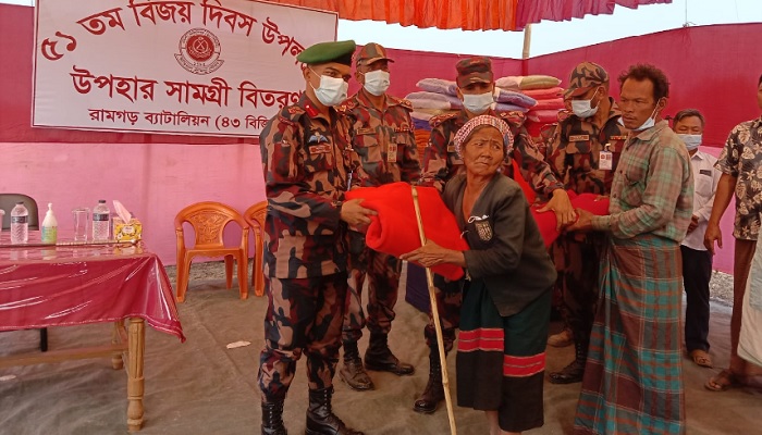 রামগড়ে বিজিবির বিনামূল্যে চিকিৎসা সেবা ও শীতবস্ত্র বিতরণ