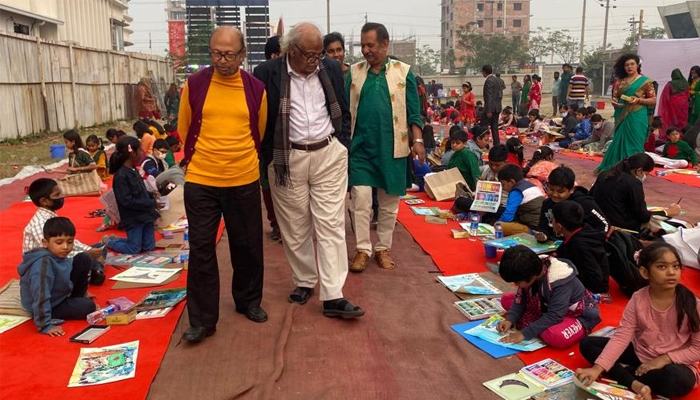 ক্যানভাসে শত শিল্পীর বিজয় উদযাপন