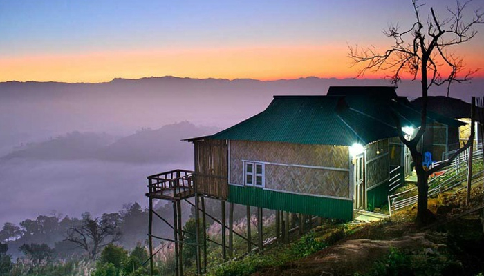 সাজেকে রাস্তায় রাত কাটাচ্ছেন পর্যটকরা