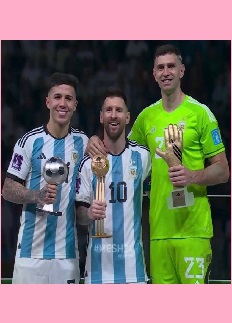 মহানায়ক মেসির হাতে বিশ্বকাপ