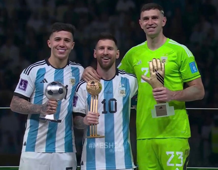 মহানায়ক মেসির হাতে বিশ্বকাপ