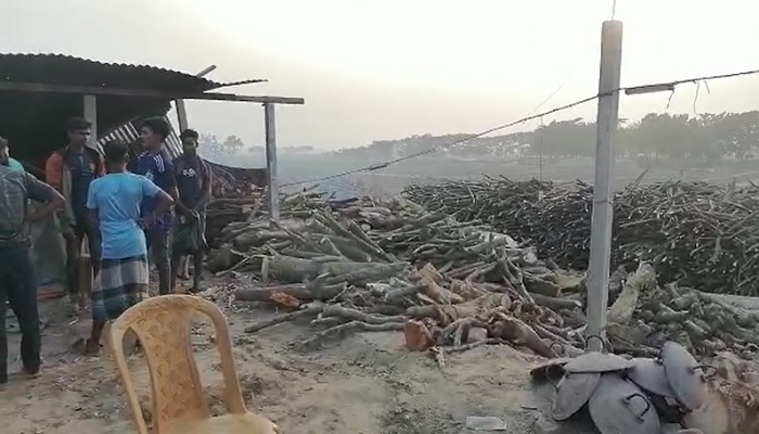 বোয়ালমারীতে ইটভাটার চিমনি গুড়িয়ে দিল পরিবেশ অধিদপ্তর