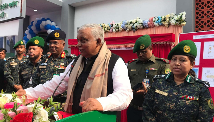 রাজনীতির নামে সন্ত্রাস করলে কঠোর ব্যবস্থা