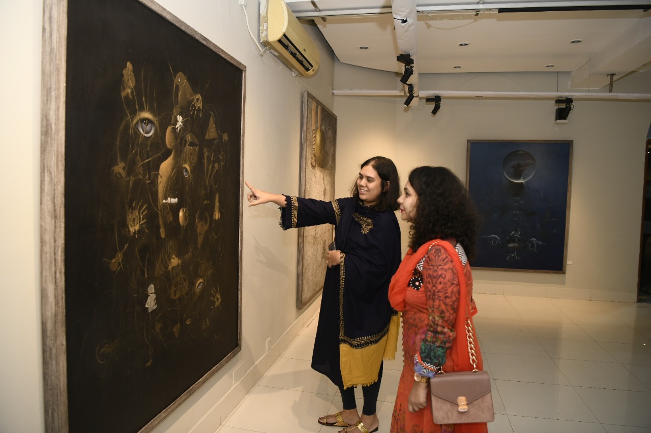 নার্গিস পলির ‘দ্য ওয়ালস অব পান্স অ্যান্ড অ্যাপোস্ট্রফিস’
