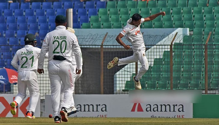 শুরুতেই তাইজুলের জোড়া আঘাত