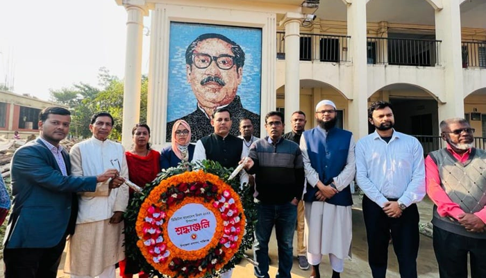 শান্তিগঞ্জে বঙ্গবন্ধুর প্রতিকৃতিতে পুষ্পস্তবক অর্পণ