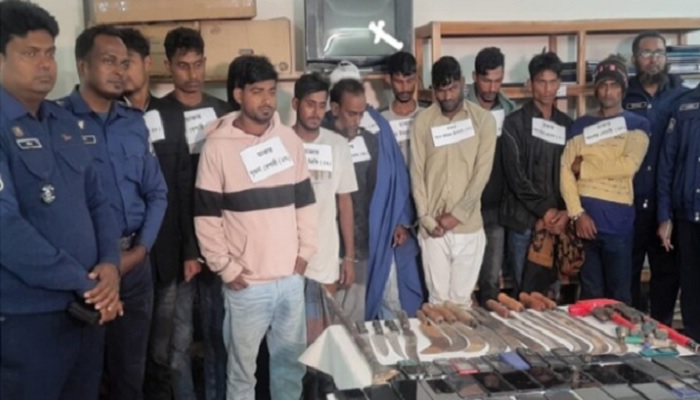 মেঘনায় পুলিশ-ডাকাত গোলাগুলি, আটক ১৩