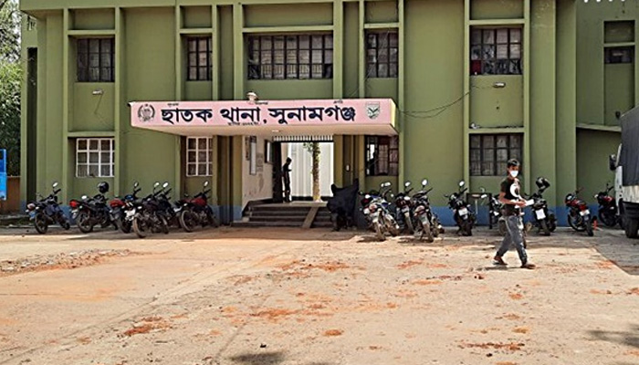 ছাতকে অস্ত্রসহ ৪ ডাকাত আটক