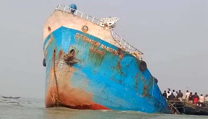 এখনো উদ্ধার হয়নি মেঘনায় ডুবে যাওয়া জাহাজ