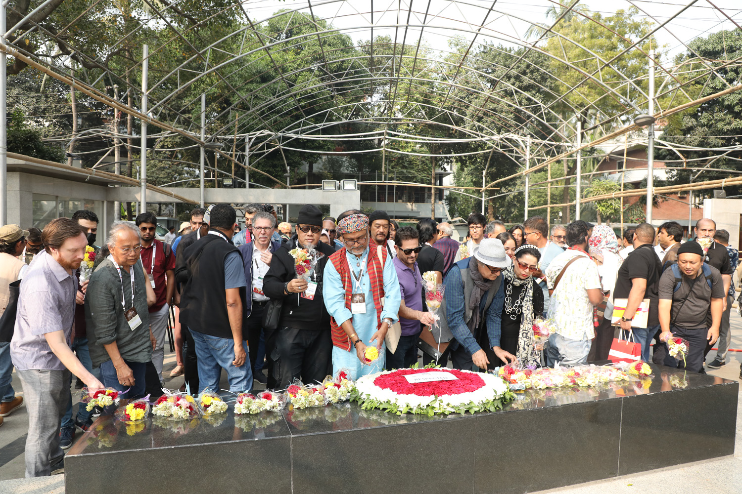 ভাষা শহীদদের শ্রদ্ধা জানাল বিদেশি শিল্পীরা