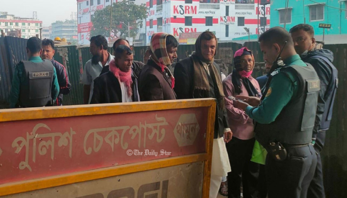 পথচারীদের মোবাইল চেক করা বেআইনি: আসক