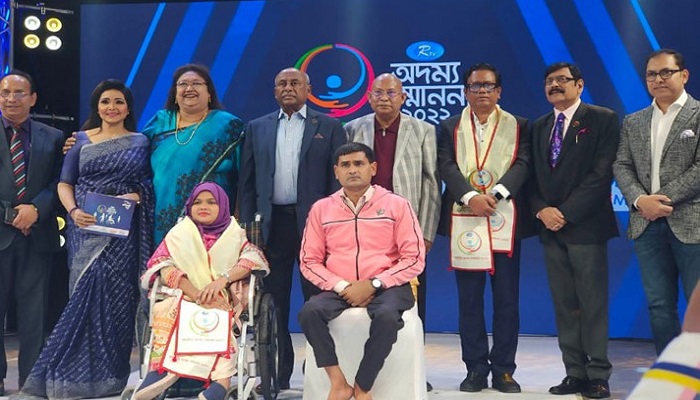 আরটিভির ‘অদম্য সম্মাননা’ পেলেন ৫ ব্যক্তি ও প্রতিষ্ঠান