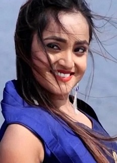 অভিনেত্রী ইশা আলিয়াকে প্রকাশ্যে হত্যা
