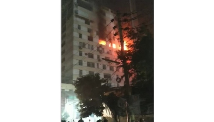 রাজধানীর খিলক্ষেতে আগুন, নিয়ন্ত্রণে কাজ করছে ফায়ার সার্ভিস