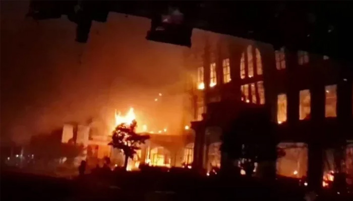কম্বোডিয়ায় ক্যাসিনোতে আগুন লেগে নিহত ১০