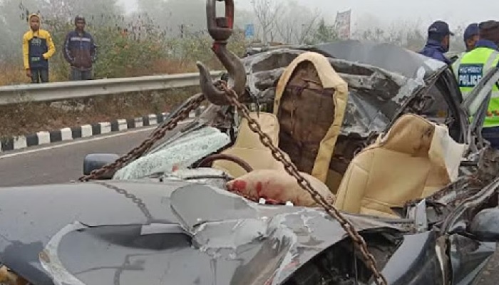 এক্সপ্রেসওয়েতে দুই মেয়েসহ মা নিহত