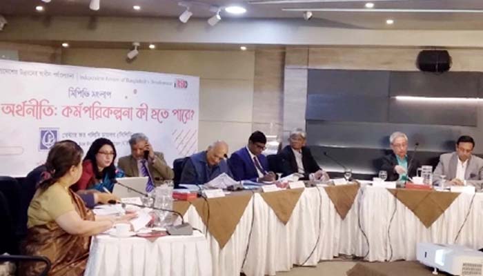 ব্যাংকিংয়ে সংকট কোভিড বা যুদ্ধের কারণে নয়