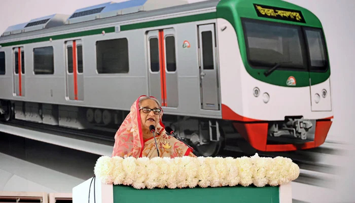 বাংলাদেশের অহংকারের পালক মেট্রোরেল