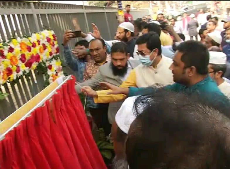 বিশৃঙ্খলার মাঝেও খেলার মাঠ উদ্বোধন করলেন মেয়র তাপস