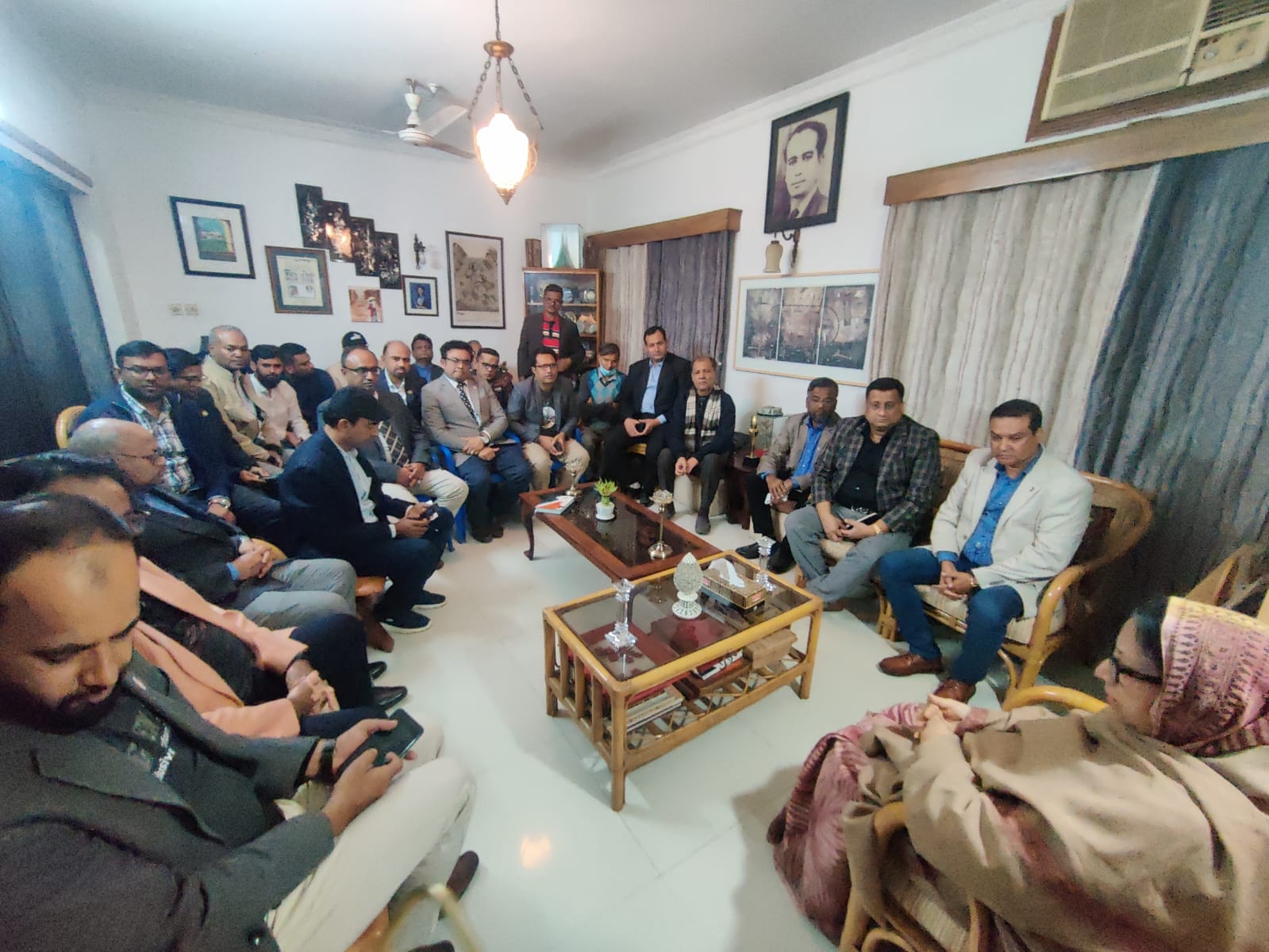 মির্জা ফখরুলের বাসায় পেশাজীবী নেতৃবৃন্দ