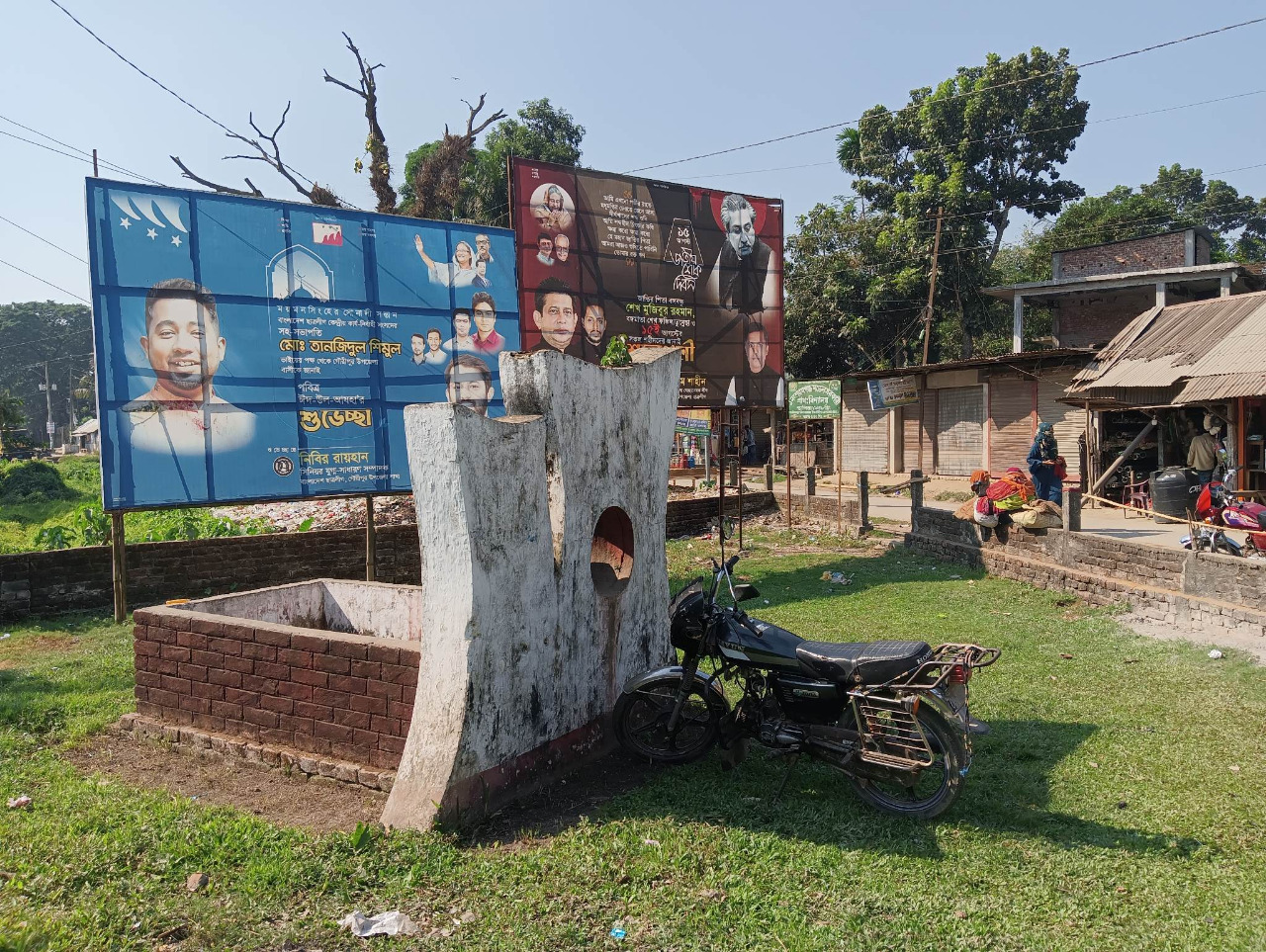 বীর মুক্তিযোদ্ধার কবর এখন ময়লার ভাগাড়!