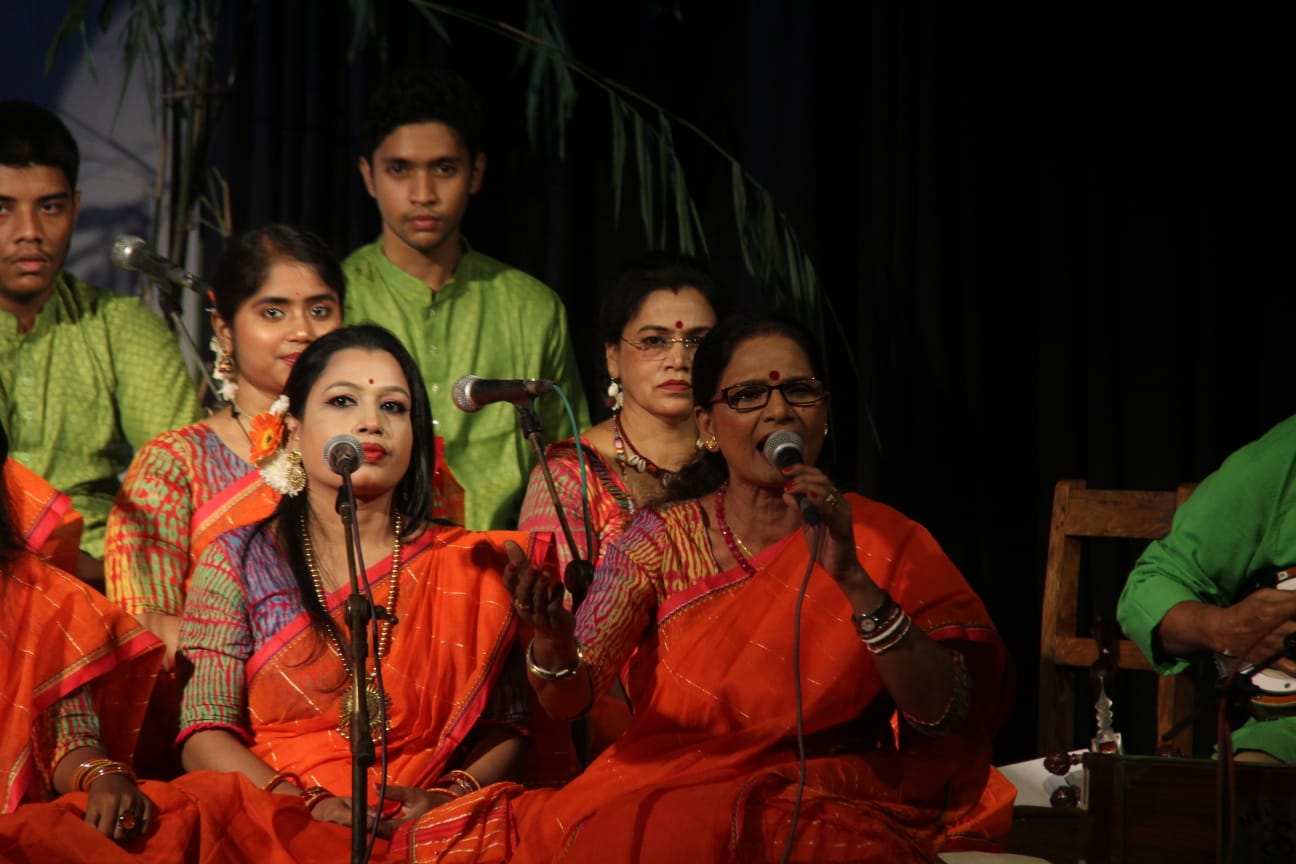 ‘কথা রাখ কাছে থাক যাইয়োনাগো দূরে’