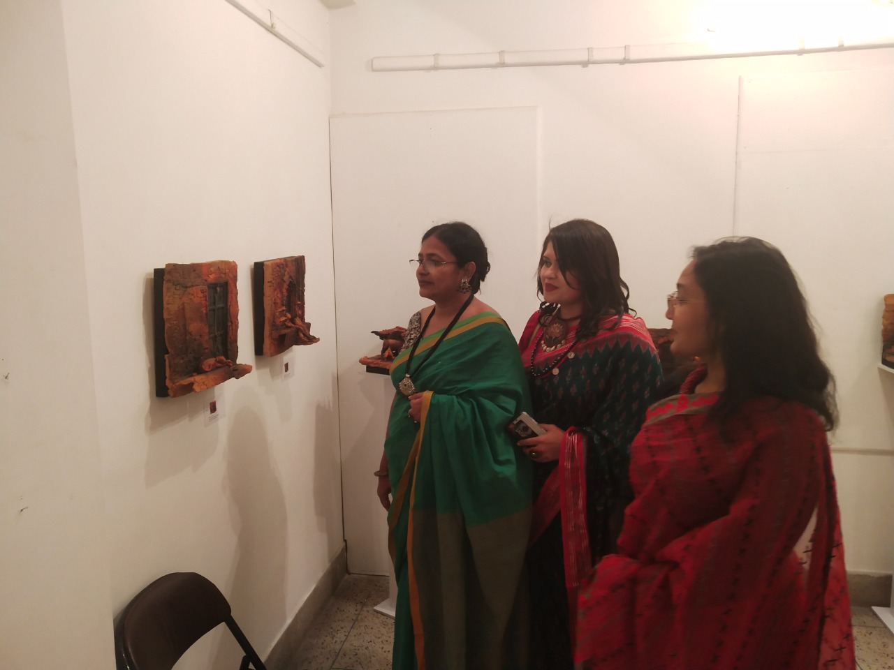 ‘কালার্স’: ক্যানভাসে নারীর মনোজগতের গল্প