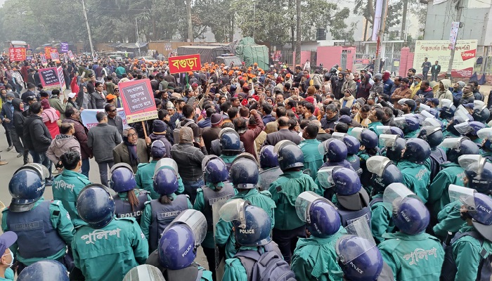 পুলিশি বাধায় শাহবাগে স্থগিত হিন্দু-বৌধ্য-খ্রিষ্টান-খ্রিষ্টান ঐক্য পরিষদের রোডমার্চ