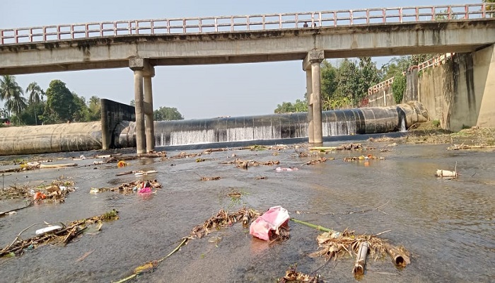 ময়লা আবর্জনায় সৌন্দর্য হারাচ্ছে পানছড়ির রাবার ড্যাম