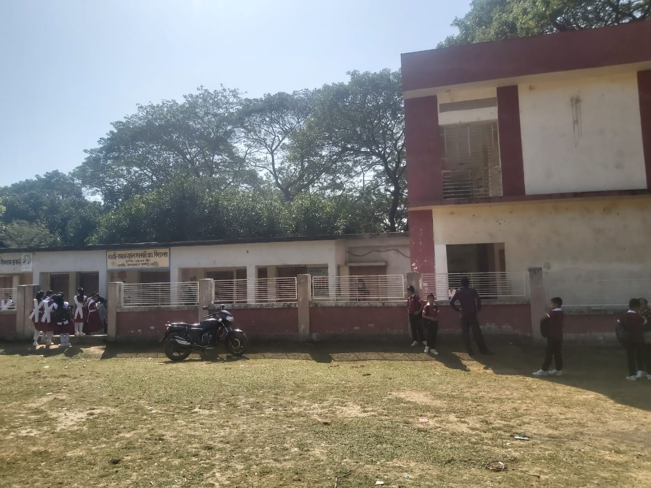 থানচিতে অধিকাংশ শিক্ষার্থী পাঠ্য বই পায়নি